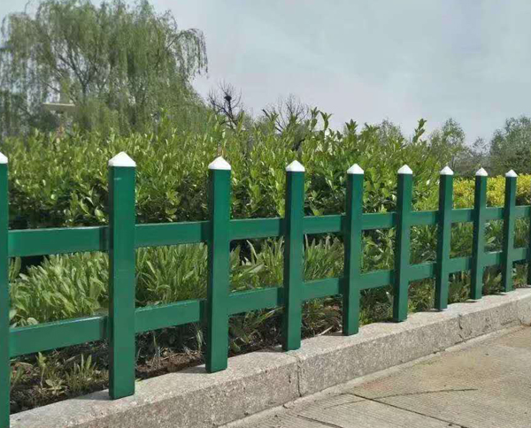 十堰鋅鋼護(hù)欄的怎么生產(chǎn)的呢？